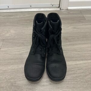 UGG Women's Ashbury Lace Up Waterproof Boots